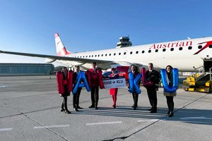 Die AUA-Crew des heutigen Hamburg-Erstflugs und das Marketing-Team des Flughafens Klagenfurt. Foto: Klagenfurt Airport