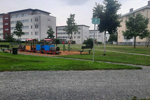 Dachauer-Park: Durchfahrende Radfahrer als Gefahr für spielende Kinder. Foto: Mein Klagenfurt