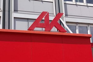 Im Krankenstand abgemeldet – Mahnklage der AK brachte Elektroinstallateur 3.900 Euro Entschädigung. Foto: Mein Klagenfurt