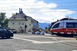Die Tage des Bahnübergangs Waidmannsdorfer Straße sind gezählt. Foto: Mein Klagenfurt