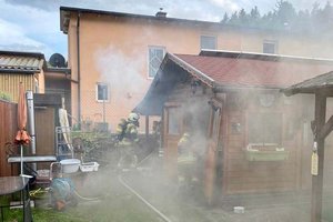 Gartenhaus in Schrebergartensiedlung brannte. Foto: Berufsfeuerwehr Klagenfurt