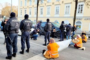 Klimaaktivisten blockierten den Villacher Ring in Klagenfurt