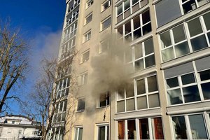 Feuerwehr rückte zu Küchenbrand in Hochhaus aus. Foto: Berufsfeuerwehr Klagenfurt