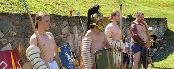 Am Samstag führten Gladiatoren einen Schaukampf im Amphitheater Virunum vor