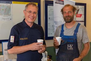 „Coffee with Cops“: Mit der Polizei Kaffee trinken. Foto: Polizei Kärnten