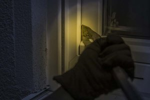 Einbrecher stiegen in Wölfnitz über ein Fenster ein. Foto: Symbolbild