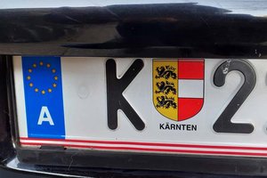 Auto mit gefälschten Kennzeichen von Polizei sichergestellt. Foto: Mein Klagenfurt/Symbolbild