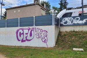 Jugendliche besprühten Mauern eines Klagenfurter Bahnhofes. Foto: Mein Klagenfurt