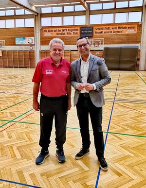 Sportreferent StR Mag. Franz Petritz mit Thomas Godec (SVVW). Foto: Klagenfurt Sport