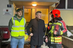 Wohnungsbrand Fischl: Bürgermeister unterstützt Betroffene vor Ort. Foto: KK