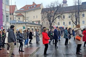 Am 23. Februar 2024, von 12 bis 13 Uhr, wird am Neuen Platz wieder gegen Gewalt an Mädchen und Frauen getanzt. Foto: Mein Klagenfurt