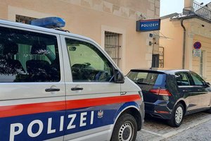 Der Pensionist wurde zur weiteren Einvernahmen auf die Polizeiinspektion Landhaushof gebracht. Foto: Mein Klagenfurt