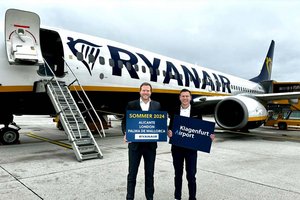 Andreas Gruber von Ryanair) und Maximilian Wildt vom Flughafen Klagenfurt. Foto: Klagenfurt Airport