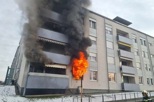 Wohnungsbrand in Klagenfurter Mehrparteienwohnhaus. Foto: Berufsfeuerwehr Klagenfurt