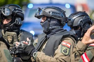 Cobra-Einsatz: Mann auf Klagenfurter Tankstelle mit Pistole bedroht. Foto: BMI/Gerd Pachauer/Symbolbild