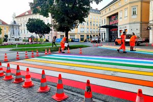 Klagenfurts erster Regenbogen-Schutzweg am Heuplatz. Foto: Mein Klagenfurt/Archiv