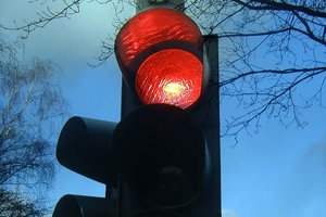 Crash am Südring: 24-Jährige missachtet rote Ampel
