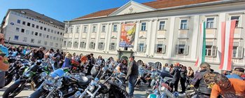 Über 100 Harleys tourten Donnerstagvormittag durch die Klagenfurter Innenstadt.