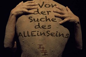 Von der Suche des AllEinSeins. Foto: Roberto Vallilengua