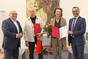 Kulturreferent Stadtrat Mag. Franz Petritz mit den Preisträgern Ingrid Türk-Chlapek und Dietmar Pickl sowie Mag. Alexander Gerdanovits (Leiter der Abteilung Kultur). (v.r.) Foto: StadtKommunikation / Glinik