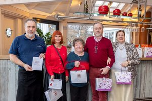Am Foto v.l.n.r.  Franz Unteregger, Ulrike Nowak, der 1000e Gast Melitta, Anton Nowak und Eva-Maria Wieser. Foto: DerHandler