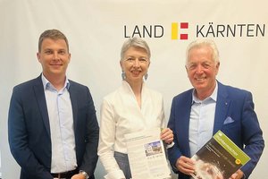 Von links: Abteilungsleiter Mag. Maximilian Lintner, LHStv.in Dr.in Gaby Schaunig, Bürgermeister LAbg. Herbert Gaggl. Foto: Büro Schaunig