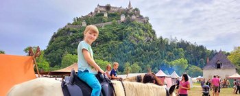Spaß und Unterhaltung für Kinder beim Ritterfest Hochosterwitz
