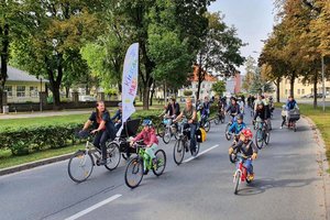 Über 100 Kinder und Erwachsene bei Kidical Mass Fahrraddemo in Klagenfurt. Foto: Kidical Mass