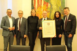 Dank und Anerkennung für langjährigen Leiter der städtischen Suchtberatungsstellen. Foto: StadtKommunikation