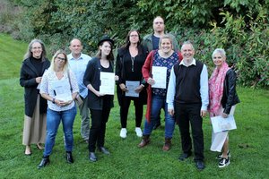 AbsolventInnen der Gewerkschaftsschule Klagenfurt mit ÖGB Bildungssekretär Martin Gressl (2.v.r.). Foto: ÖGB Kärnten 