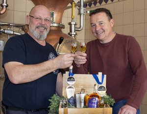 Brauer Michael Orasch und Braumeister Raimund Linzer. Foto: Privatbrauerei Hirt