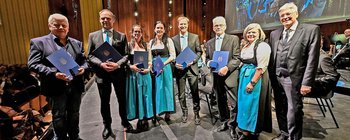 LH Peter Kaiser und LAbg. Ruth Feistritzer mit den Ausgezeichneten: Valentin Unterkircher, Helfried Mayer, Isabella Kirchauer-Paulitsch, Michael Singer, Silke Dröscher, Gerald Bistrow. Foto: LPD Kärnten/Bauer