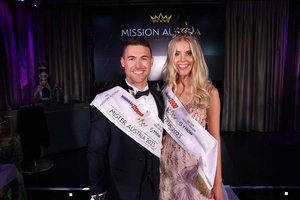 Valentina Bleckenwegner und Alexander Höfler haben die Jury überzeugt und sind Miss und Mister Austria 2023. Foto: mediacon/hirlfoto