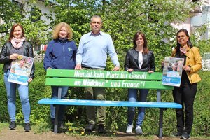 Parkbänke in Viktring wurden mit wichtiger Botschaft versehen. Foto: StadtKommunikation/Glinik