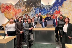 Erstes Schülerparlament in diesem Schuljahr im Kärntner Landtag mit Bildungsreferent Landesrat Reichmann. Foto: Büro Reichmann