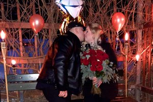Romantik pur! Heiratsantrag zu Weihnachten an der Friedel Promenade am Wörthersee