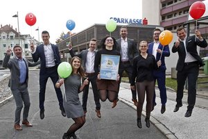 Das Team der Kärntner Sparkasse Ferlach freut sich über die Auszeichnung. Foto: Eggenberger/Kärntner Sparkasse