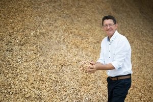 LK-Präsident Siegfried Huber setzt auf Energie aus Holz, um die Abhängigkeit von Importen und fossilen Energieträgern zu verringern. Foto: Paul Gruber