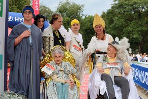 Kärnten Läuft 2025: Haus Ikarusgasse eroberte Herzen beim Nightrun. Foto: pro mente kärnten