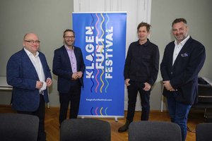 Präsentation des „Klagenfurt Festival 2022“ mit Intendant Dr. Bernd Liepold-Mosser, Kulturreferent StR Mag. Franz Petritz, Kulturabteilungsleiter Mag. Alexander Gerdanovits und TVB-Obmann Adolf Kulterer. Foto: StadtKommunikation / Hude