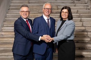Der neue 1. Landtagspräsident Andreas Scherwitzl, Landtagspräsident Reinhart Rohr legt sein Amt zurück, Marika Lagger-Pöllinger übernimmt das Amt der 3. Landtagspräsidentin. Foto: G. Gleiss