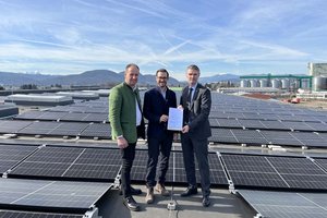 Unterkärntner Molkerei setzt auf die Kraft der Sonne. Energielandesrat Sebastian Schuschnig unterstützt nachhaltige Photovoltaik-Anlage mit 40.585 Euro. Foto: Büro LR Schuschnig/Habich