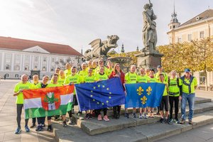 Sportstadträtin DI Constance Mochar begrüßte die Laufrunde aus Wiesbaden nach dem 840 km langen Partnerschaftslauf in Klagenfurt. Foto: StadtKommunikation/Zangerle