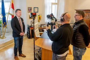 Bürgermeister Christian Scheider bei seinem Interview mit ARTE. Foto: StadtKommunikation / Wiedergut