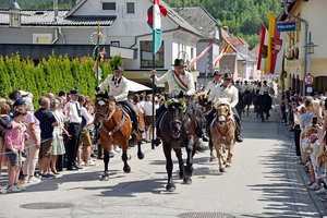 Das Kranzelreiten in Weitensfeld findet heuer zum 459. Mal statt. Foto: Thomas Hude 