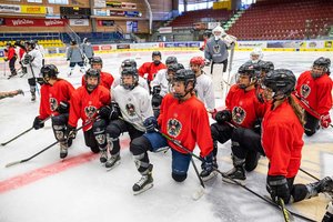 U18 WM in Radenthein: Österreichs Dameneishockey Nationalteam gegen Südkorea. Foto: Wolfgang Handler 