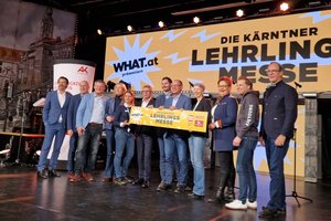 Bürgermeister Christian Scheider mit weiteren Vertretern aus Politik und Wirtschaft bei der Eröffnung der Kärntner Lehrlingsmesse. Foto: StadtKommunikation