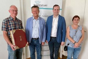 Das Ehepaar Cordes aus der Partnerstadt Dessau-Roßlau wurden von Bürgermeister Christian Scheider und Vizebürgermeister Patrick Jonke herzlich begrüßt. Foto: Abteilung Präsidium