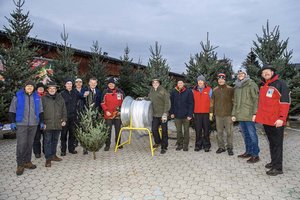 Marktreferent Bürgermeister Christian Scheider und Marktamtsleiter Mag. Alexander Adamitsch besuchten den Christbaummarkt auf der Messe. Foto: StadtKommunikation/Hude
