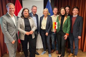 Die mitgereisten Kärntner EU-Gemeinderäte Markus Steindl , Karin Herkner , Andreas Skorianz, Angelika Staats) mit der Leiterin des Kärntner EU-Verbindungsbüros Martina Rattinger mit ihrem Team. Foto: KK/Skorianz